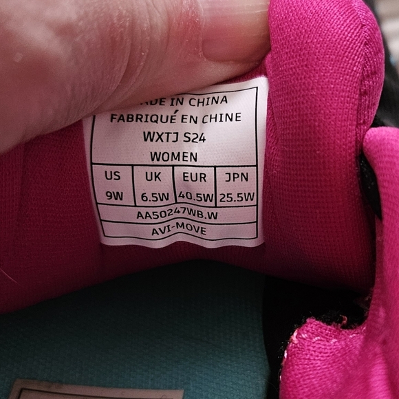 Avia Black and Pink Athletic Shoes with Modern Design Size 9 - Picture 10 of 10